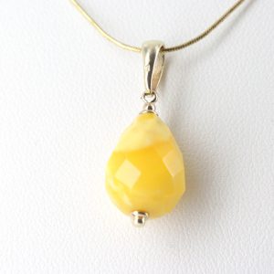 Italian Handcrafted German Butterscotch Amber Teardrop Pendant with 9ct solid Gold Loop GP0293 RRP£125!!!