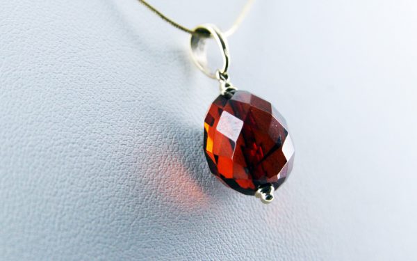 Italian Handmade German Amber Teardrop Pendant with 9ct solid Gold Loop GP0296 RRP£145!!!