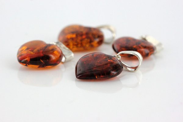 Gorgeous German Cognac Baltic Amber Heart Shaped Pendant PD075 Av 15mm x 15mm RRP£20!!!