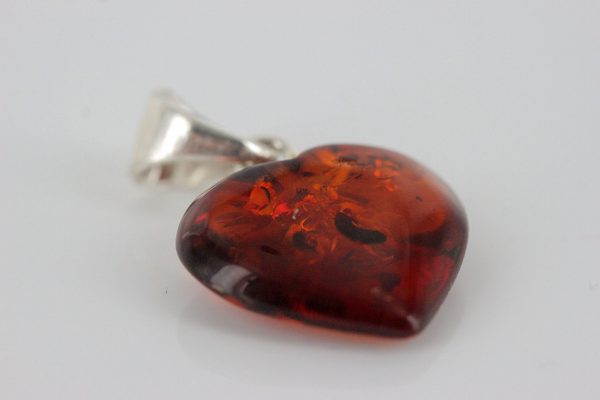 Gorgeous German Cognac Baltic Amber Heart Shaped Pendant PD075 Av 15mm x 15mm RRP£20!!!