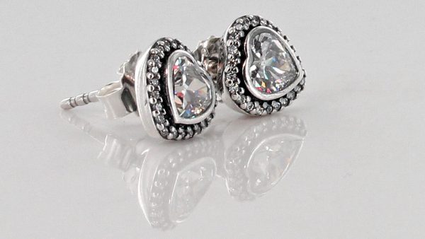 GENUINE PANDORA HEART SILVER STUD EARRINGS WITH CUBIC ZIRCONIA-290568CZ RRP£60!!!